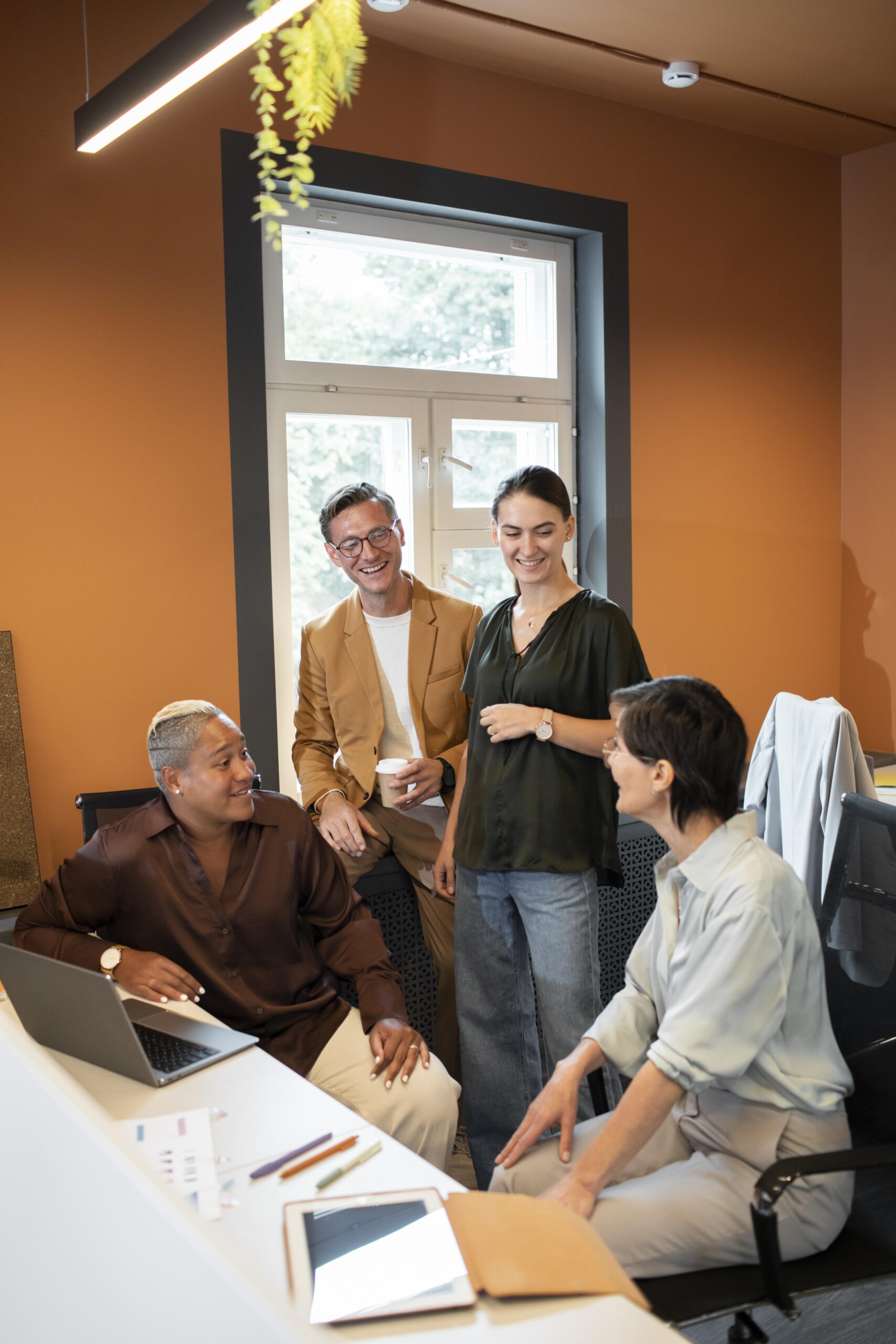 medium-shot-people-chatting-work
